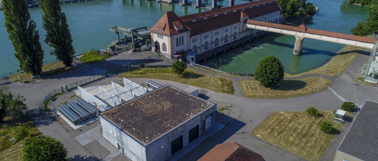 Kraftwerk Wyhlen; vorne die Power-to-Gas-Anlage
