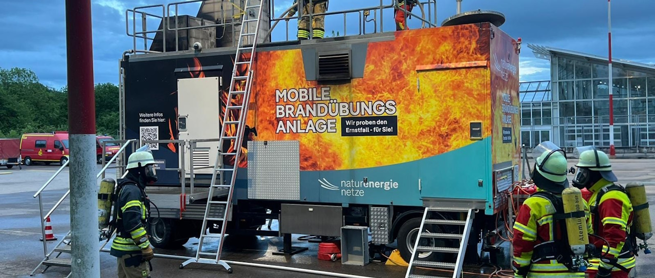 Feuerwehrmänner bei Übung